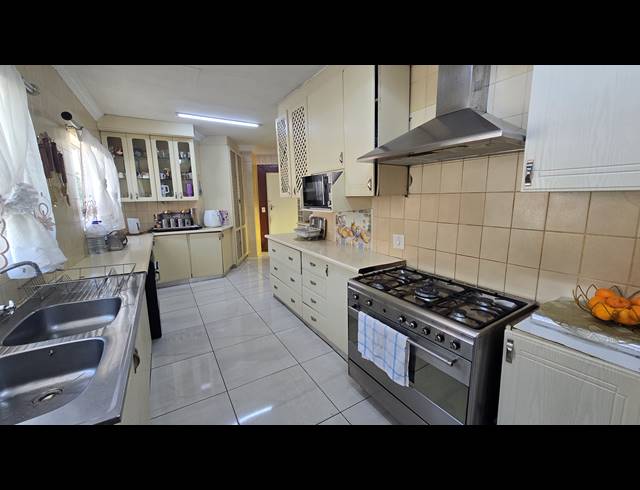 4 BEDROOM FREEHOLD FOR SALE IN ALBERTSDAL